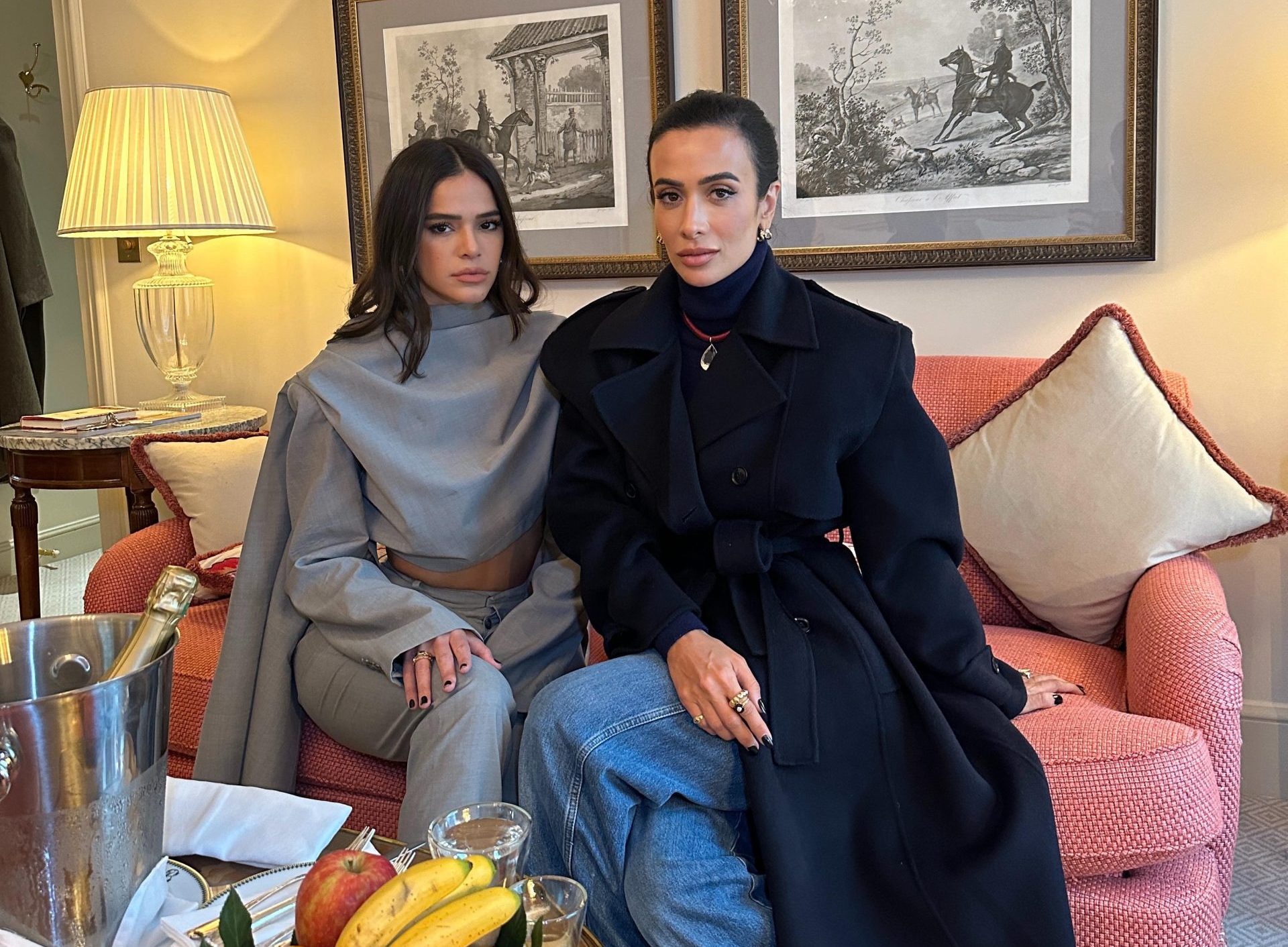 Bruna Marquezine se emociona em entrevista com Silvia Braz durante a Paris Fashion Week