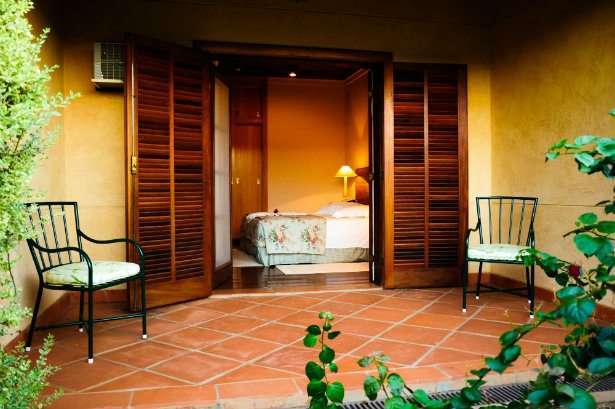 Locai possui quartos espaçosos e confortáveis - Foto: Divulgação