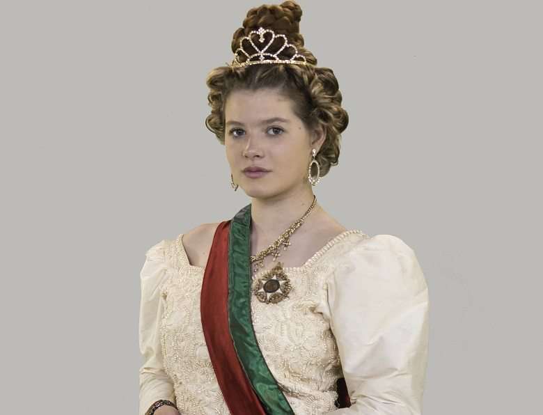 Julia Simoura como a Rainha de Portugal - Fotos: SouVini - Renato Cipriano - Divulgação