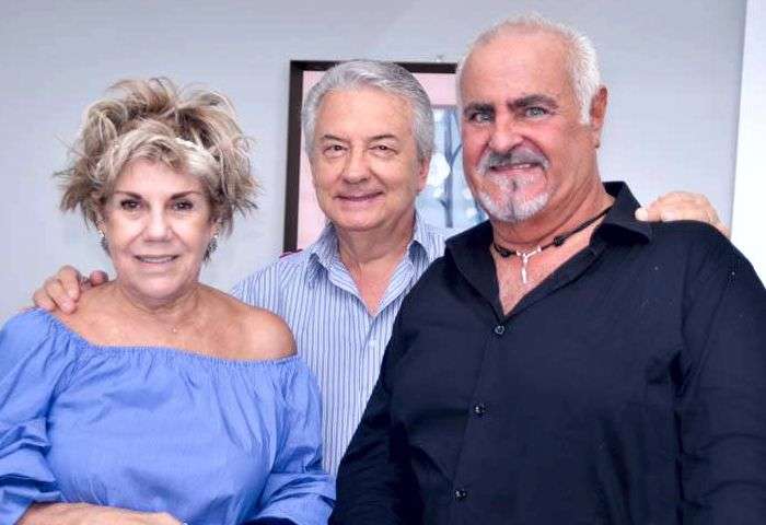 Janinha Godoy com seu esposo e Tadeu Ribeiro - Foto: Alvaro Talaia