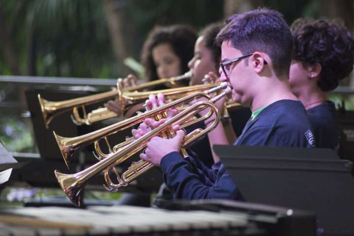Big Band Infanto-Juvenil do Guri traz repertório com grandes nomes do jazz – Foto: Roberta Borges.