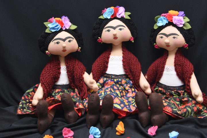 Artesã transforma celebridades em bonecas - Bonecas Frida Kahlo são as mais solicitadas. Foto divulgação.
