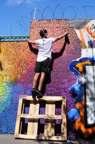 Do muro para o mundo grafiteiro brasileiro desembarca em São Paulo