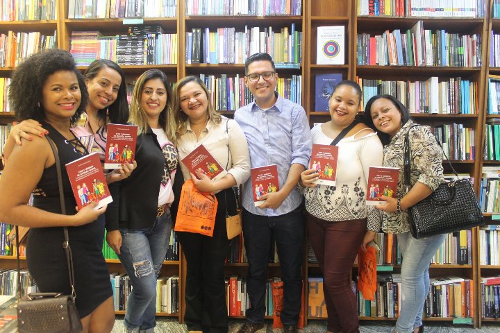 Eliana Agassi de Castro atraiu grande público no lançamento de seu livro