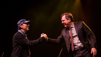 Camerata Florianópolis e Zeca Baleiro no palco do CIC