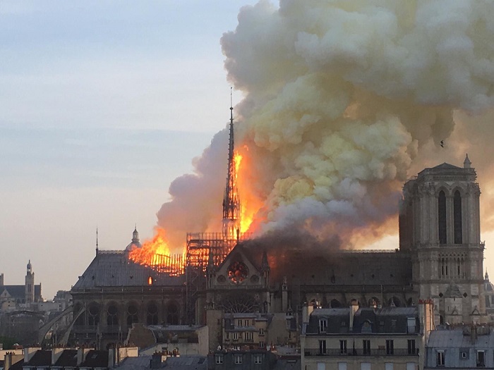 Indignação com a repercussão do Notre Dame - Divulgação