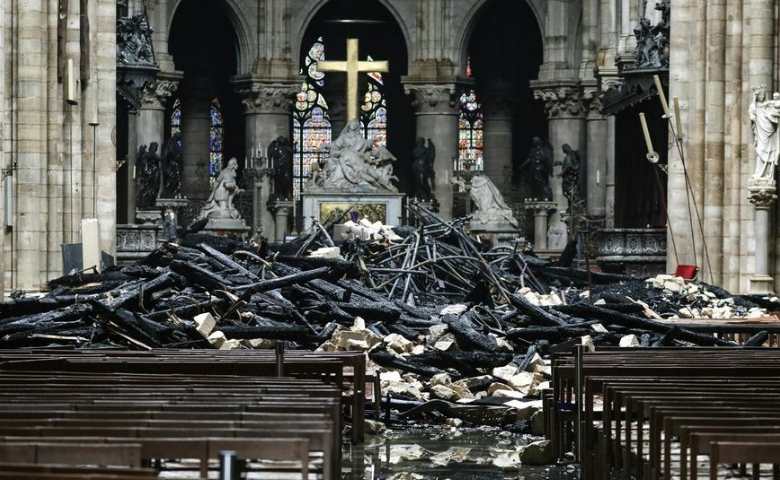 Indignação com a repercussão do incêndio Notre Dame