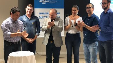 Sebrae - Autoridades durante assinatura do termo de adesão ao Projeto Cidade Empreendedora Roberta Watzko