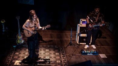 Liah Soares e Maurício Ataíde sintonizados no palco do Teatro Solar, em Botafogo Crédito: Leo Reis / Divulgação