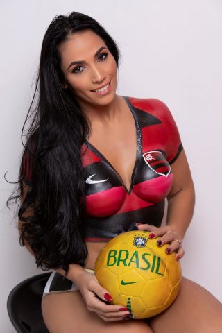 Musa do Flamengo Liliana Faria faz novo ensaio