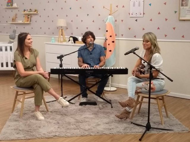 Família da banda Cristelo participa do programa ´Bebê-a-Bá´do canal Shoptime