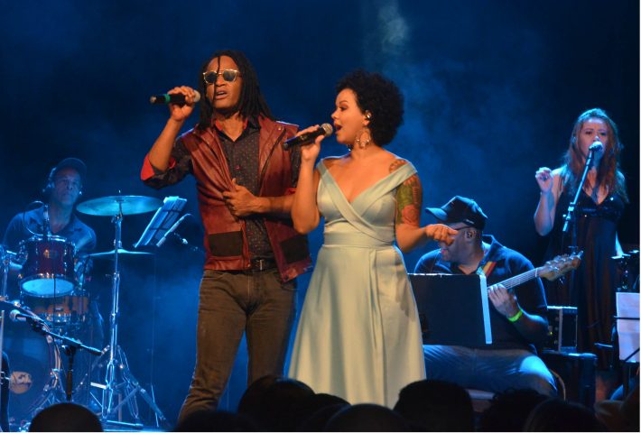 Priscila Gouvêa realiza show no teatro Rival no Rio