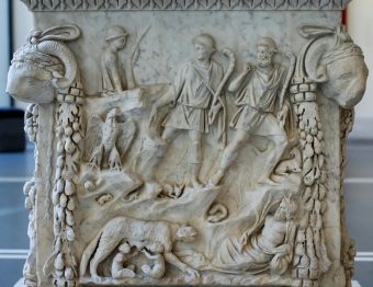 Altar para Marte e Vênus (Ostia, 98-117, agora no Palazzo Massimo alle Terme, Roma)
