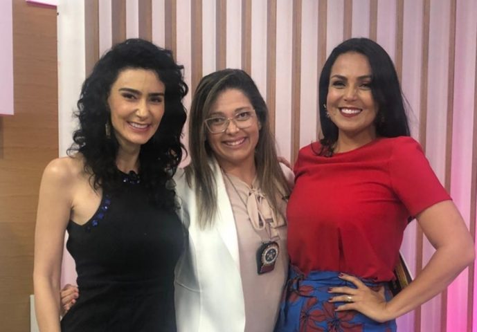 Atriz Cristiane Machado participa de debate sobre violência contra a mulher em programa da TV Bandeirantes