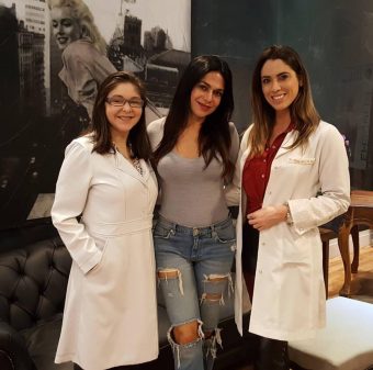 Dra Erica Monteiro com a paciente Rosana Jatobá e a Dr Milena Lopes