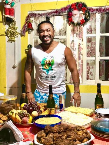 O ator e diretor Sebah Vieira comemora o Natal em família!