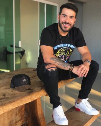 Renato Sertanejeiro lança campanha no Instagram para promover live