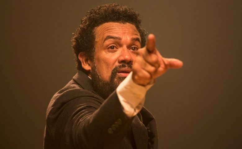 Deo Garcez estreia em três movimentos no Teatro