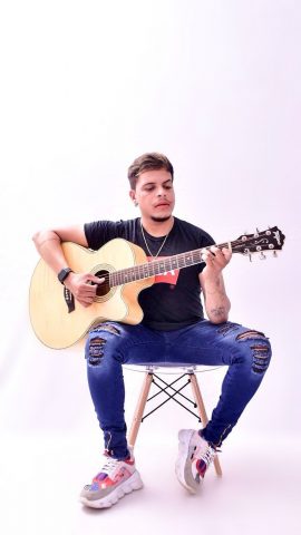  João Ítalo bate marca de 1.000 plays no Spotify com nova música