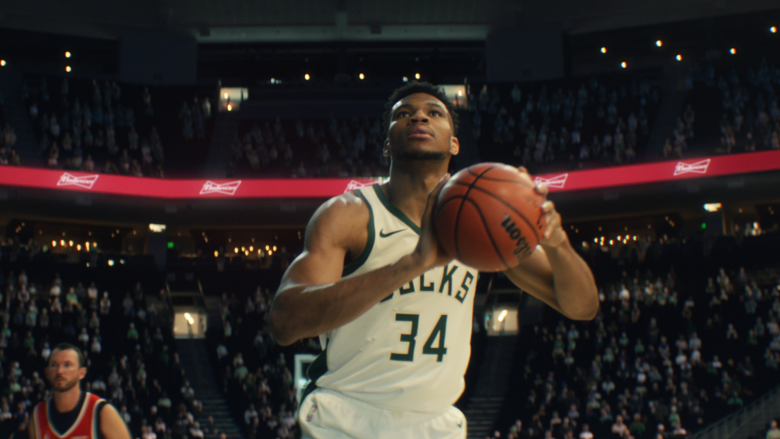 Budweiser se une a Giannis Antetokounmpo