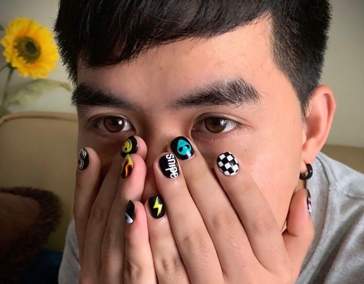 Homens que pintam as unhas é a nova trend do momento