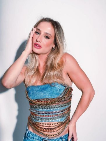 Bruna Griphao se lançacomo cantora com single “Bandida” 