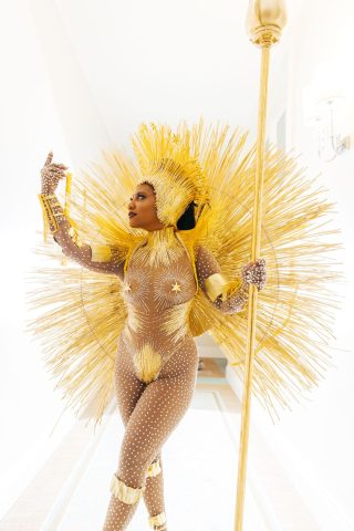 Luiza Brasil faz homenagem a Sabrina Sato no Baile da Vogue