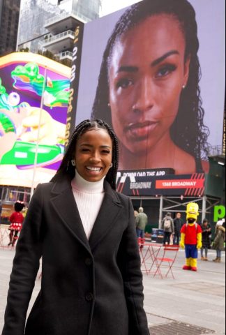 Sarah Fonseca é destaque na Times Square em Nova York
