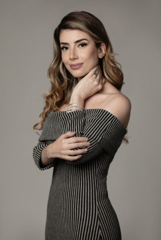 Dra. Lia Casella – Realçando sua beleza com naturalidade Dra. Lia Casella – Realçando sua beleza com naturalidade