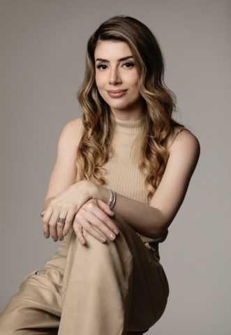 Dra. Lia Casella – Realçando sua beleza com naturalidade Dra. Lia Casella – Realçando sua beleza com naturalidade