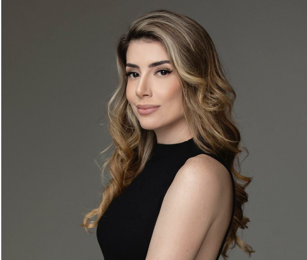 Dra. Lia Casella – Realçando sua beleza com naturalidade