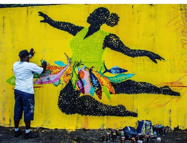 O artista plástico baiano Ógbá é conhecido por grafitar diversos muros com motivos africanos. Foto Cristhiane Evangelista