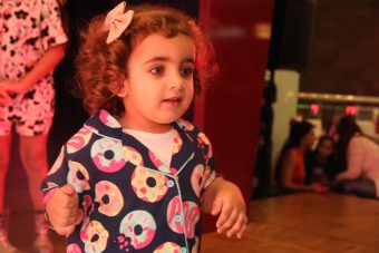 A pequena Hanna Herrera , filha da atriz Juliana Kelling,;