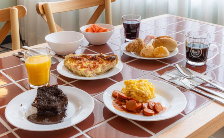 Foto: De um café da manhã oferecido na rede B&B HOTELS Brasil - Divulgação