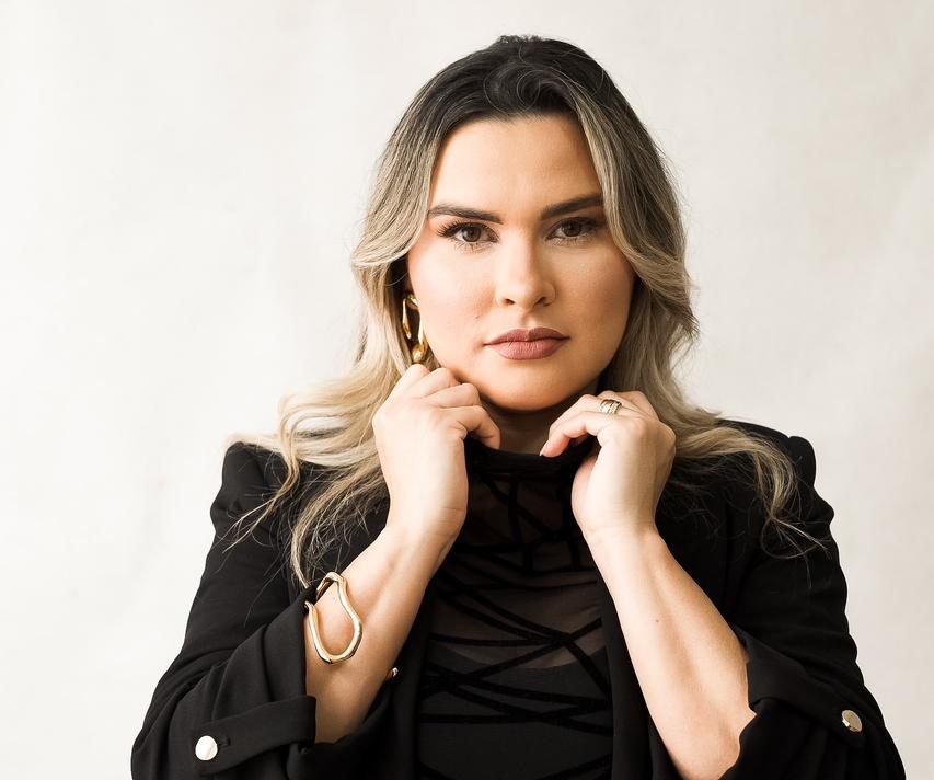 Descubra a arte da dermatologia natural e individualizada com a Dra. Talita Fernandes