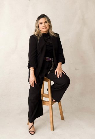 Descubra a arte da dermatologia natural e individualizada com a Dra. Talita Fernandes