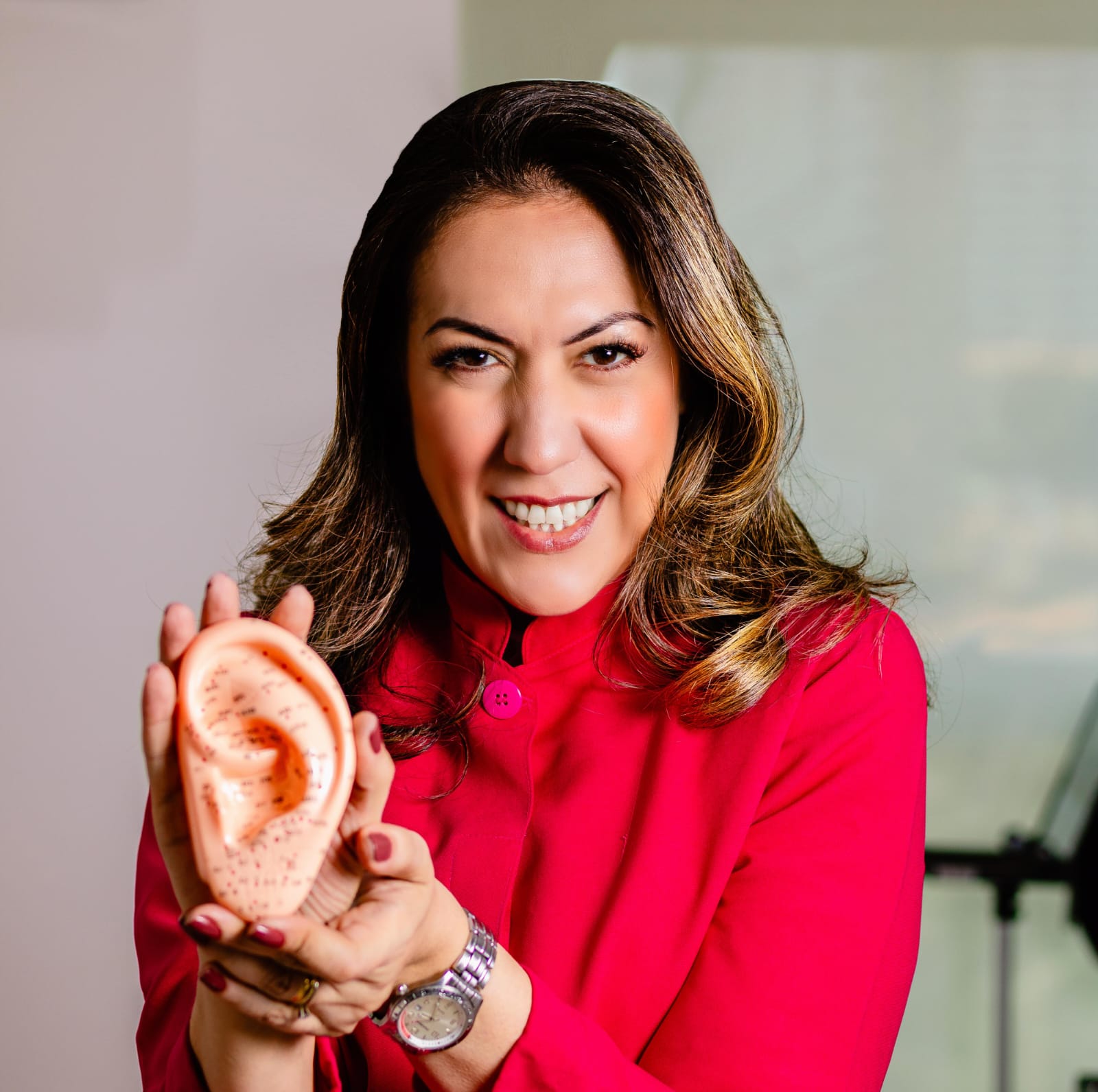 Inovação e humanização: Dra. Susan Aquino Brito redefine a estética da orelha com resultados naturais