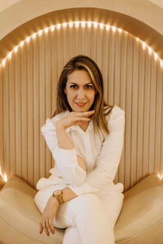 Inovação e humanização: Dra. Susan Aquino Brito redefine a estética da orelha com resultados naturais