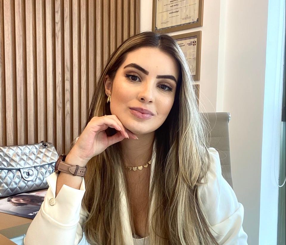 A elegância da transformação: A trajetória de Dra. Milena Régis