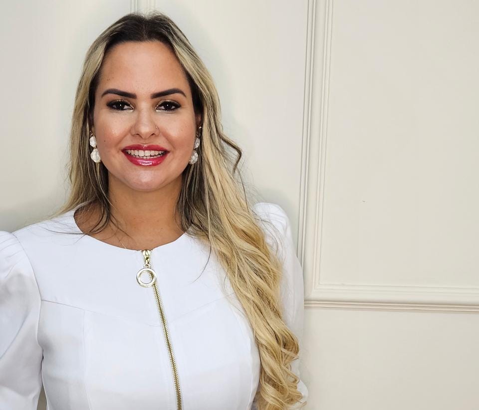 A rainha do colágeno: A trajetória inspiradora da Dra. Viviane Cunha