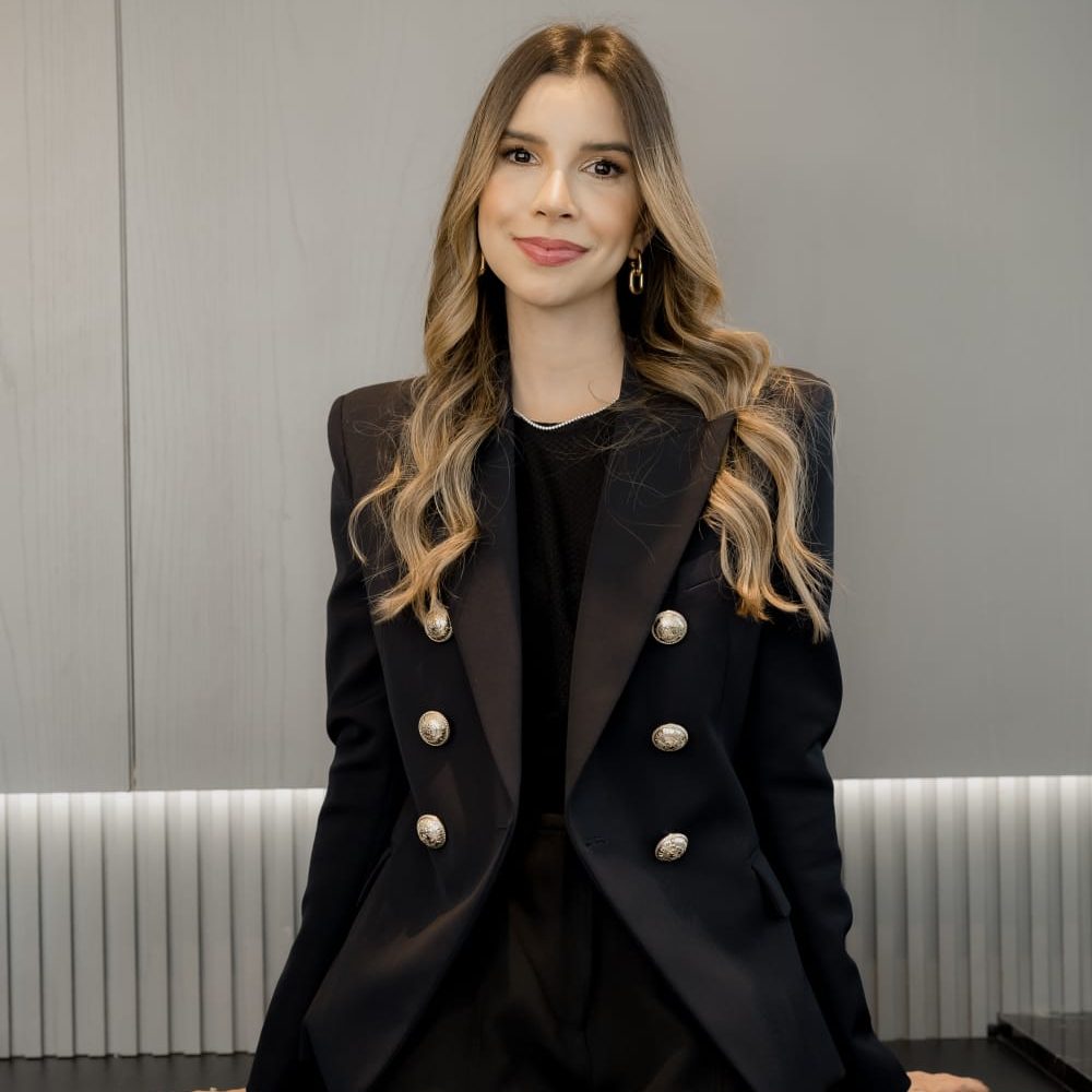 Dra. Amanda Ribeiro: A cirurgiã que une ciência e arte na Rinoplastia