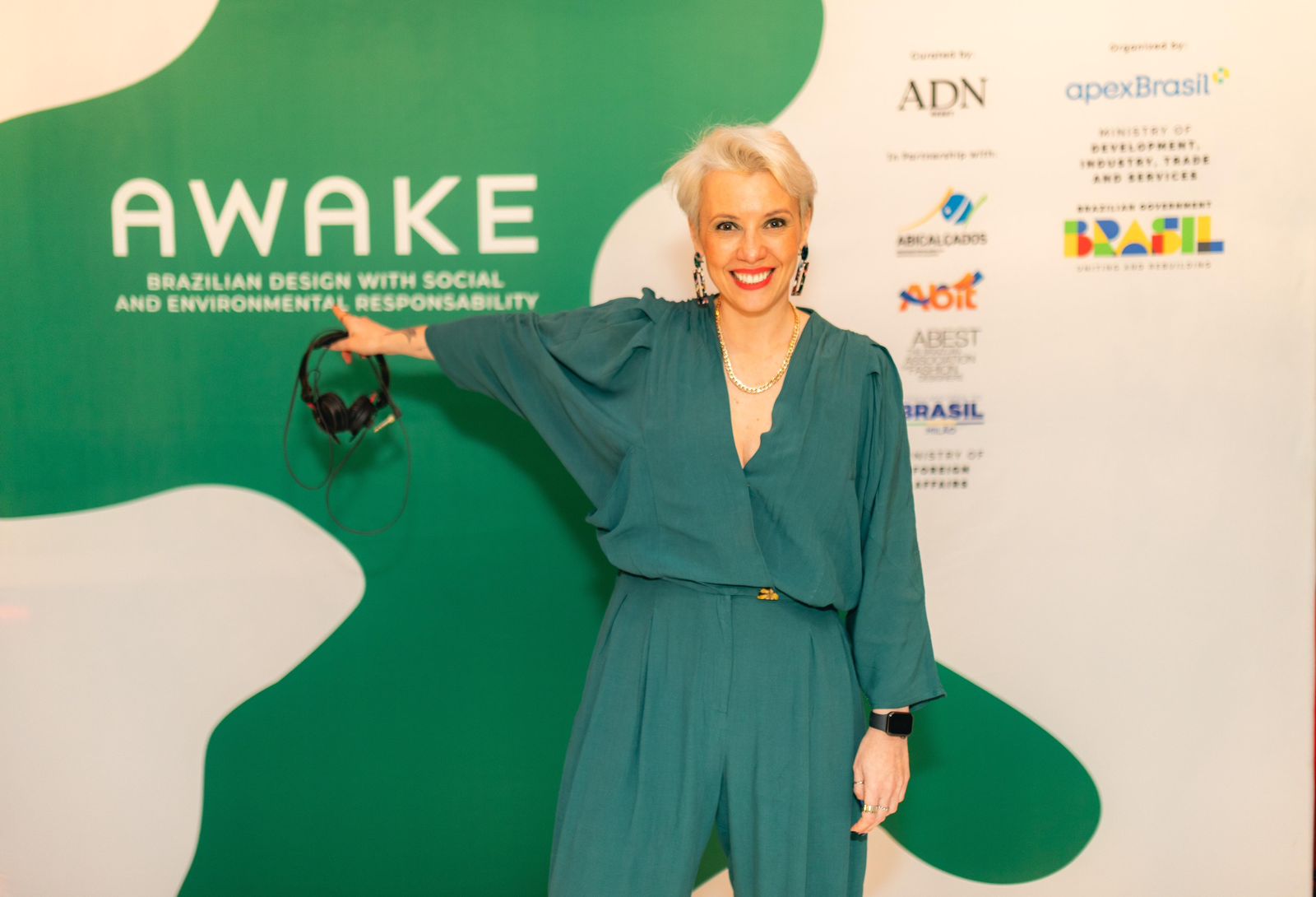 DJ brasileira brilha em evento de sustentabilidade na Semana de Moda de Milão