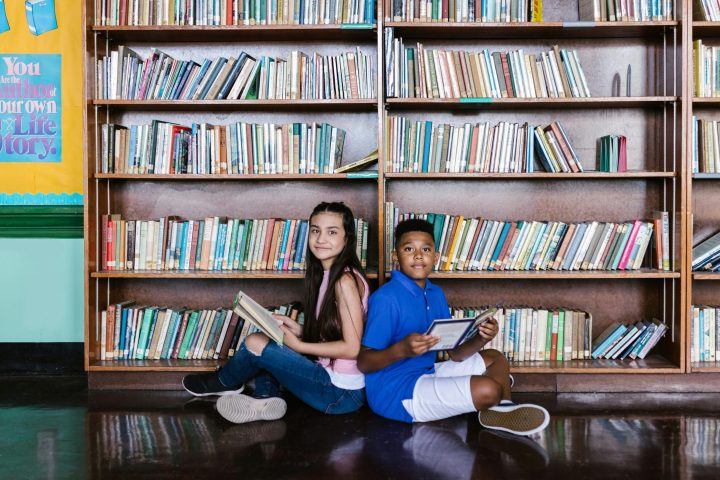 Campanha em favor da Universalização das bibliotecas escolares. Foto de RDNE Stock project