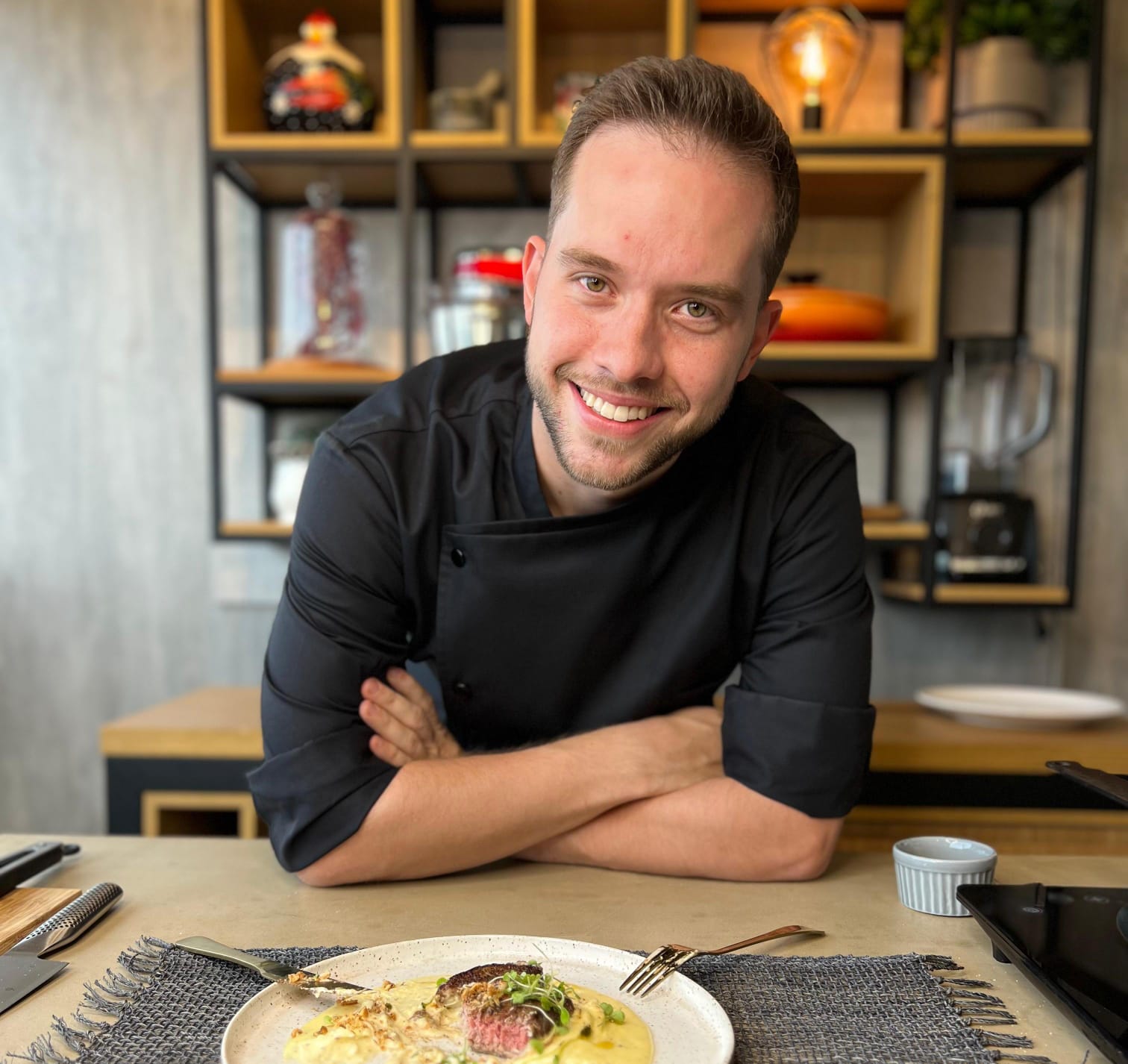Gastronomia descomplicada: Victor Eymael e o sucesso do “menu semanal”