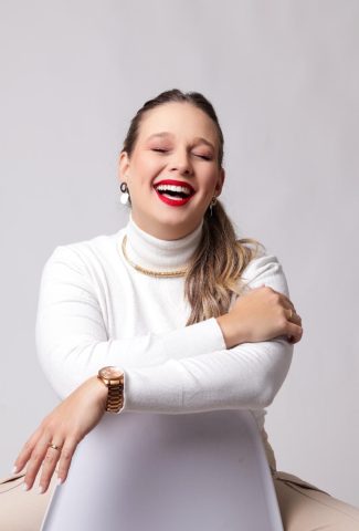 Dra. Camila Fornari: A paixão pela odontologia estética e o cuidado com cada paciente Dra. Camila Fornari: A paixão pela odontologia estética e o cuidado com cada paciente