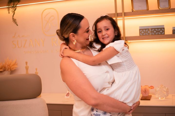 Dra. Suzany Rezende: Uma jornada de dedicação ao bem-estar feminino Dra. Suzany Rezende: Uma jornada de dedicação ao bem-estar feminino