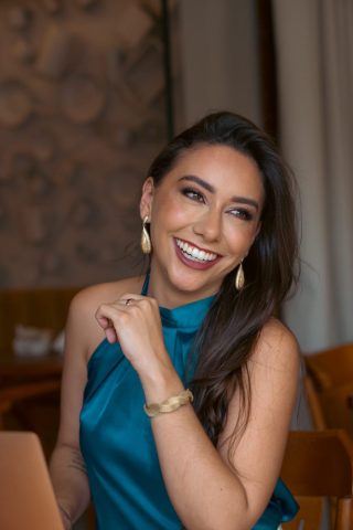 Dra. Ana Flávia Prates Fonseca: A arte de gerenciar o envelhecimento com beleza Dra. Ana Flávia Prates Fonseca: A arte de gerenciar o envelhecimento com beleza