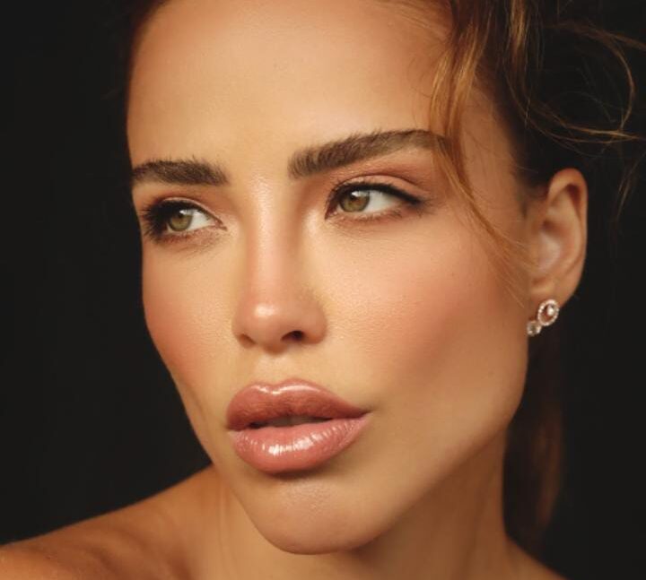 Influencer Ana Carolina Jorge aposta em moda sustentável e sofisticada para 2025