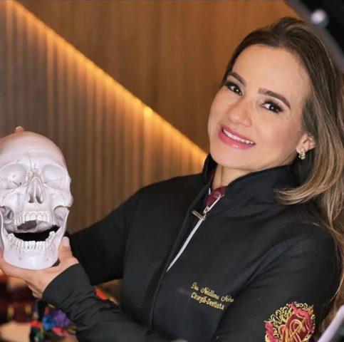 Dra. Neidilena Nobre: excelência na odontologia Dra. Neidilena Nobre: excelência na odontologia
