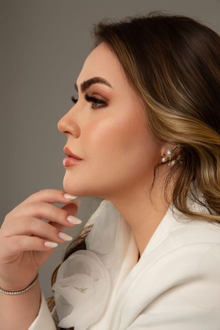 Dra. Helen Zamprogna: Onde a beleza se encontra com a essência Dra. Helen Zamprogna: Onde a beleza se encontra com a essência